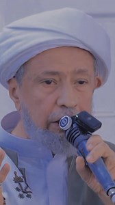 Inalilahi wainailaihi rojiun Semoga Allah menambah pahala dan pahala seluruh bangsa, dan semoga Allah merahmati ulama Omar bin Hamed Al-Jilani, dan memberi ganjaran kepada Islam dan Muslim dengan pahala yang terbaik. Aamiin ya rabb🤲 🥺 | Syarifa Julia Alaydrus