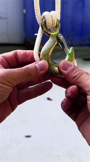 Techniques for securing hooks with rope