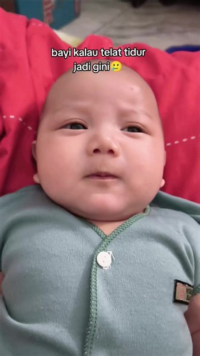 bayi ngoceh saat telat tidur jadi begini