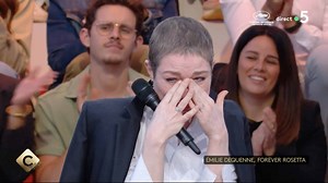 "Ce qui se passe 25 ans plus tard…" : Émilie Dequenne en rémission d’un cancer, elle fond en larmes dans "C à Vous"