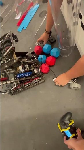 Vex push back 44252A match load intake prototype (side rollers)