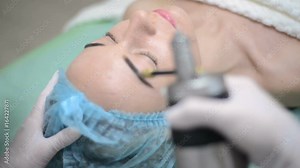 Medical cryotherapy gun. liquid nitrogen. Doctor makes the patient cryotherapy procedure - Cryomassage - cold treatment. cosmetology clinic