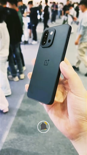 Why think so much? OnePlus 13T is the small straight-screen phone with the best performance