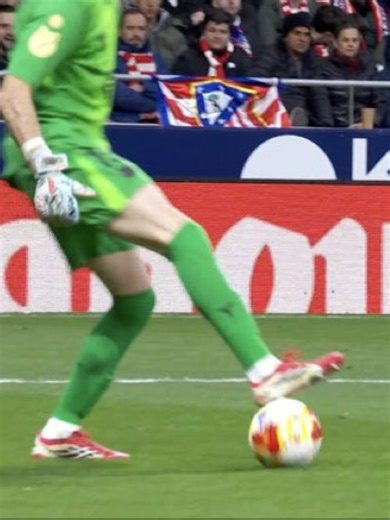 Error ESPANTOSO de Joan Garcia que sentencia un partido que ya era dificil. #foryoupage #foryoupageofficiall #futbolentiktok #tiktokfootballacademy #FcBarcelona #PEDRI #lewandowski #lamineyamal #joangarcia #forupage #foryou #rASHFORD #MarcBernal #hansiflick #elchiringuito #Lamine #championsleague #RealMadrid #realMadrid #atleticodemadrid