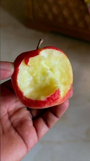 Apple Eating Asmr sound #asmr #eating #satisfying