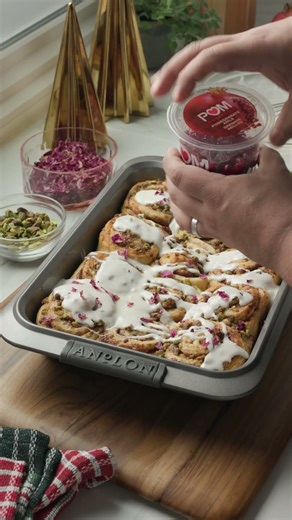 Christmas Cardamom & Pistachio Cinnamon Rolls Recipe
