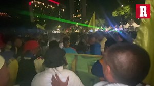 Uno de los aficionados más apasionados del América llegó con toda su banda para celebrar el campeonato del América 🦅 El Perro Rabioso gozó en el Ángel de la Independencia | RÉCORD México