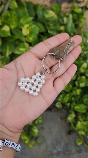 beaded pearl heart keychain 😍 #diy #shiv #moniartanddiy #craft #art#keychain #papercraft #beads