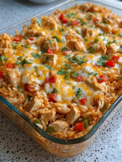 🌮🍗 Fajita Chicken Casserole Bake 🧀✨ Tender chicken, instant rice, peppers, and melted cheese in one easy Tex-Mex dish! INGREDIENTS: 3 cups shredded cooked chicken breast 2 cups instant white rice ...... Full Recipe in Coʍmеոτ 💬 | The Saucy Plate