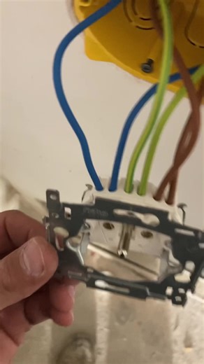 Efficient 230v Double Outlet Installation | Electrician Tips