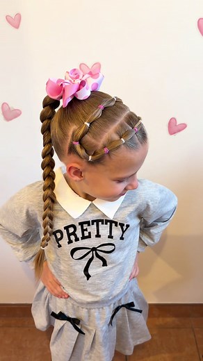 Einfache Bubble-Braid Frisur mit Schleife für besondere Anlässe