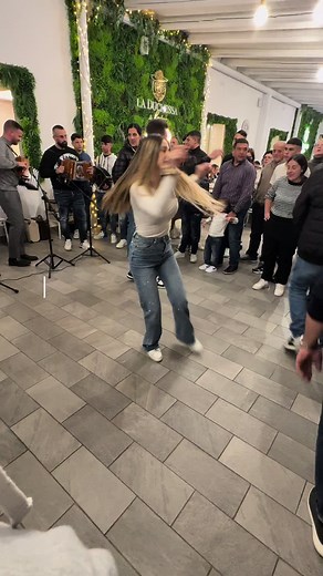 Tarantella Calabrese: Ballo Tradizionale e Passione