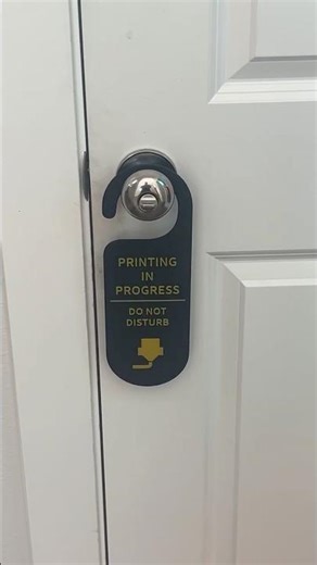 3D Printed a Do Not Disturb Sign for My 3D Printer 😅