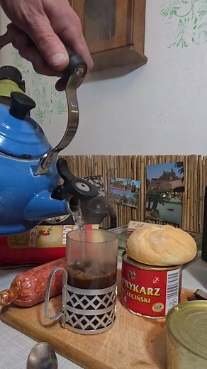 Bułka z paprykarzem, serem, kawa i wspomnienia. Kolacja jak dawniej...#prl #history #hobby #humor #metaldetecting #fblifestyle | Odkrywca Historii