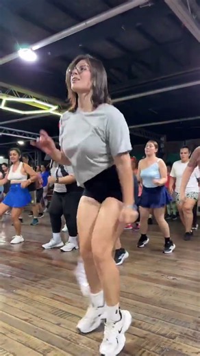 Guallando 🎶💃🔥 #zumbafitness #baile #zumbadance #merengue #viralshorts #shortsfeed #bailoterapia