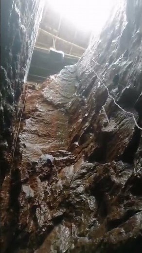 They Couldn’t Believe What They Found Deep in Sri Lanka’s Gem Mine 💎🌍 | The Hidden Sapphire Secret