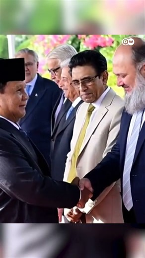 Growing closeness between the two largest Muslim countries [Indonesian President Meets Pakistan P...