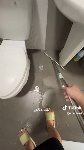 Magic Broom Retractable Wiper for floor, glass window and walls 👌🏻 Rotatable Magic Broom Water Sweeper Cleaner #floorcleaner #watersweeper #cleaninghacks #magicbroom #walis #broom #glasscleaner #householditems #housekeeping