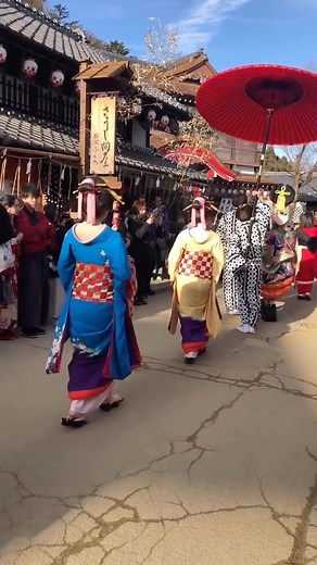 EarthPix 🌎 Travel on Instagram: "@gojapan_listone —Oiran walk is a traditional Japanese dance performance that was traditionally performed by oiran, a type of courtesan in Japan. The oiran were highly trained in the art of entertainment and were considered to be the pinnacle of Japanese beauty and elegance. The oiran walk is a slow, graceful dance that is typically performed in a beautiful kimono, with the performer balancing a small wooden platform on her head. The dance is an important part o