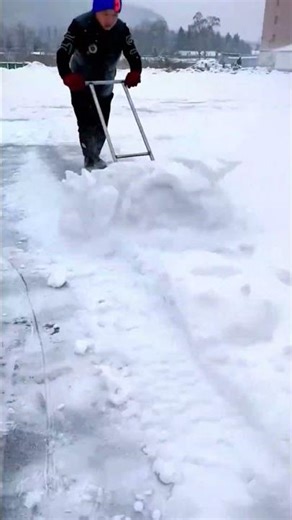 One Tool, Every Season: The Ultimate Multi-Use Pusher! 🌾❄️