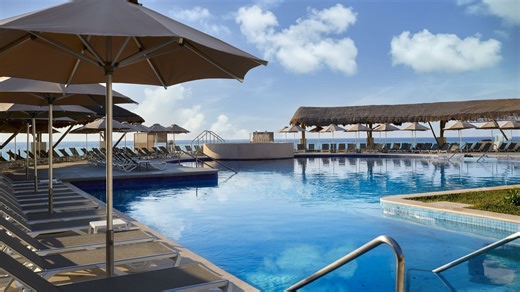 I went to the 'paradise’ hotel resort where it’s warm all year round