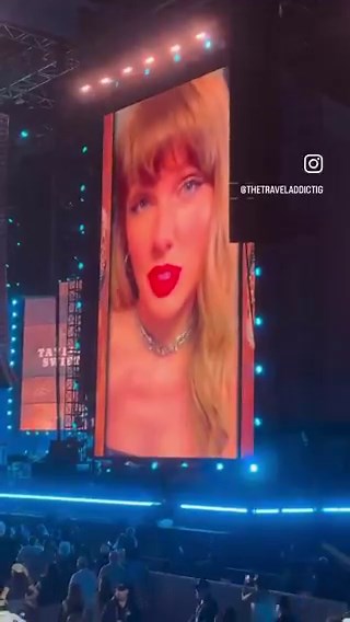 Taylor Swift left a video message for Alan Jackson’s final full-length concert of his career at Nissan Stadium.