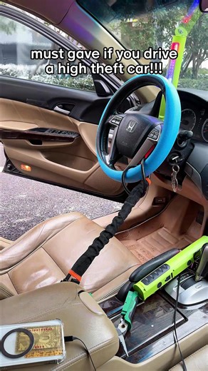 How a Steering Wheel Lock Prevents Car Theft