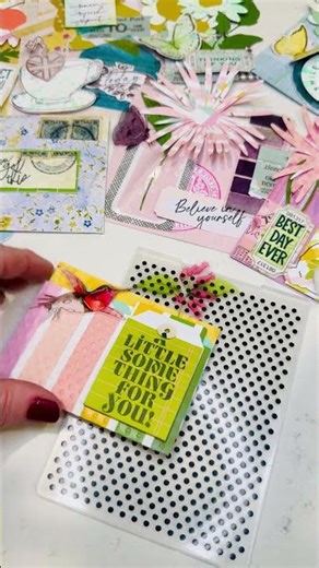 Emboss your mini file folders for that extra cuteness like these polka dots! #junkjournal #ephemera