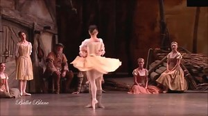 Pas de Six Paesant "Giselle" Royal Ballet de Londres Bailarinos: Yuhui Choe, Valentino Zucchetti, Francesca Hayward, Luca Acri, Yasmine Naghdi, Marcelino Sanbe | Ballet Blanc