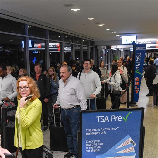 DHS watchdog warned of risks in airport shoes-off policy. The report got buried.