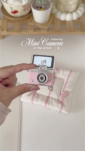 Discover the Mini Flip Screen Camera Keychain