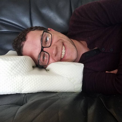 People who wear glasses know the struggle of laying down and watching a movie — this pillow fixes all of that! (via In The Know) | Yahoo News