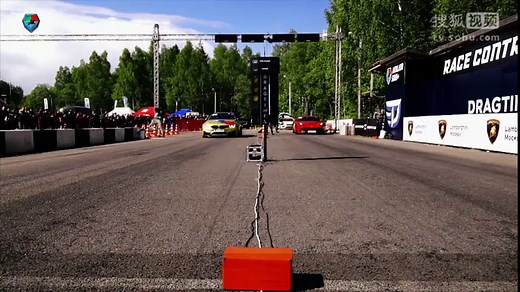 颜面何在？法拉利F12直线加速竟被宝马秒杀！