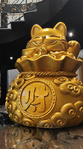 The lanterns are lit, the kitchen is buzzing, and the catch is as fresh as it gets. 🦀🏮 There’s nothing quite like the noise of a happy family gathering over a round table. Thank you for choosing Golden Bay Fresh Seafoods Restaurant to celebrate your new year. Wishing you all abundance and good health! ✨ #GoldenBayRestaurant #ChineseNewYear #FreshSeafood #FoodiePH #reuniondinner | Golden Bay