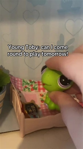 Did Toby get the wrong idea? #lps #littlestpetshop #lpstiktok #littlespetshops #fyp