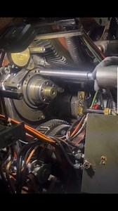 Komori printing press maintenance, very hard work. | 张涛