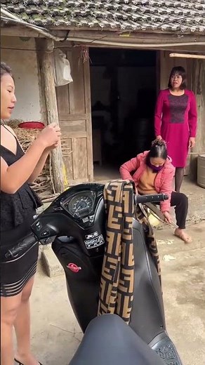 Daughter-in-law dressed up in H.o.H.E.L.D to attend class reunion