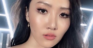 MAMAMOO's Hwasa Reveals Her Makeup Routine For Dewy, Bronzed Skin