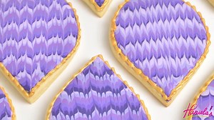 138K views · 270 reactions | I love marbling with royal icing, it's so relaxing! ➡️Get the recipe https://www.hanielas.com/50-shades-of-purple-marbled-cookies/ Follow Haniela's for cookie decorating video. | Haniela's | Facebook