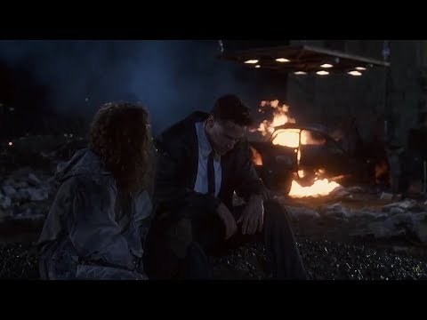 Johnny Mnemonic - Johnny Breaks Down [HD]