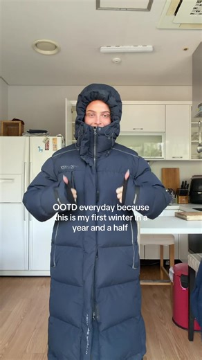 I was not expecting to be involved in winter anytime soon and my body is rejecting it 🥶 #ootd #winterfashiontrends