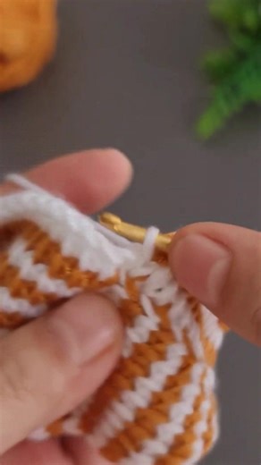 Super easy crochet square motif pattern 🧵👍 #crocheter #maker #crochetstitch #crochetinspiration #crochet #howto #crochetlover | Crochet Lover