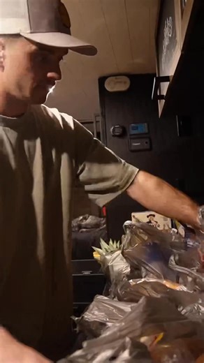 À y repense c’est quand même cher pour un gars tout seul dans sa van 🤣 #vanlife #travel #florida #singersongwriter #usa🇺🇸 | David Lepage