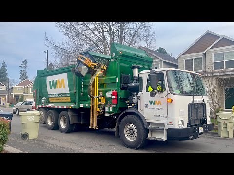 Waste Management- NEW Autocar ACX McNeilus ZR Garbage Truck!!