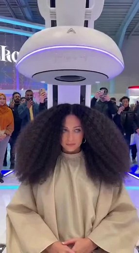 Dubai’s AI Salon Robot Will Shock You With Instant Curl Machine 4.0 💇‍♀️ #ai #haircut #future #technology #2026