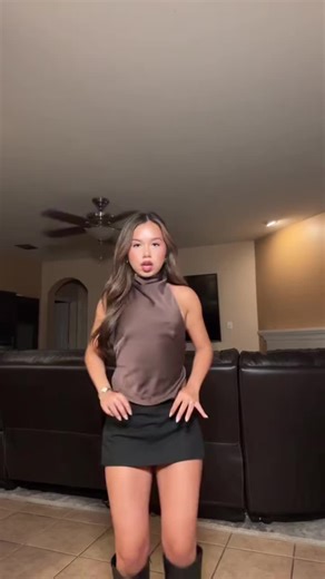 Bubblegum Queen: A Sweet and Fun Experience