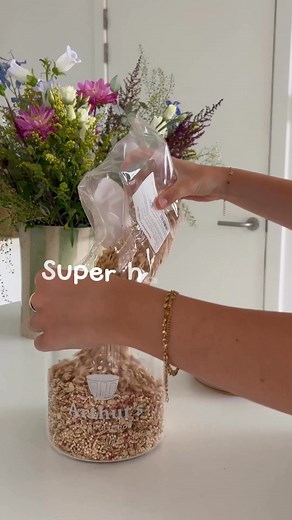 🌞 Superlekker & gezond ontbijt aan huis – van Arthur’s Breakfast Box Begin je dag met iets wat écht goed voelt. 💛 Vers, voedzaam en bomvol smaak 🥣 Granola, havermout, notenmixen en snacks – kant-en-klaar en gezond 🎁 Prachtig verpakt, leuk om te geven én te krijgen | Arthur's Breakfast Box