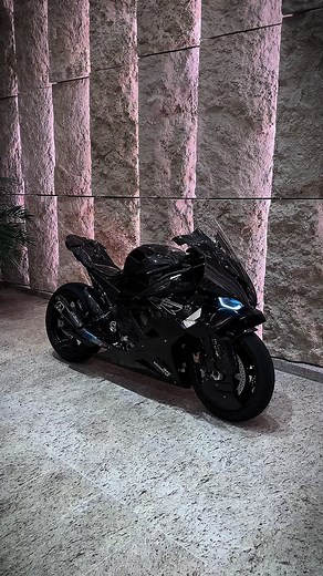 BMW S1000RR Showcase: Tuned Rides and Motorsport Edits