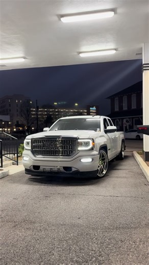 How to Clean a Dirty Windshield Effectively