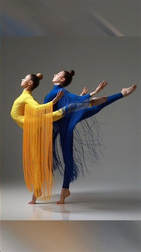 🇺🇦 Model poses for photoshoot📸 Rhythmic gymnastics. Models Valeria and Sonya